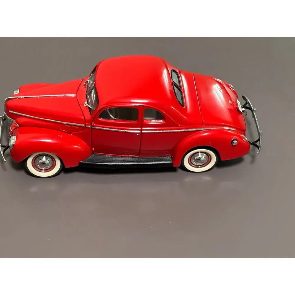 Danbury Mint 1940 Ford Deluxe Coupe Red 1/24 Scale Diecast Model Car